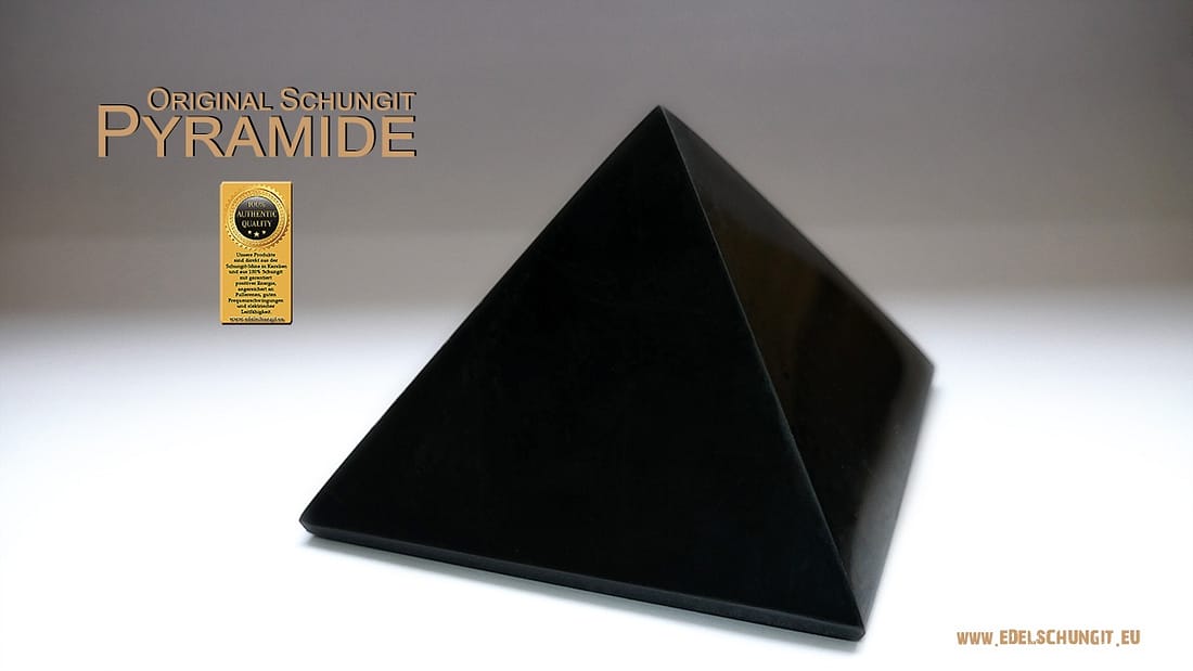 Schungit Pyramide aus Karelien